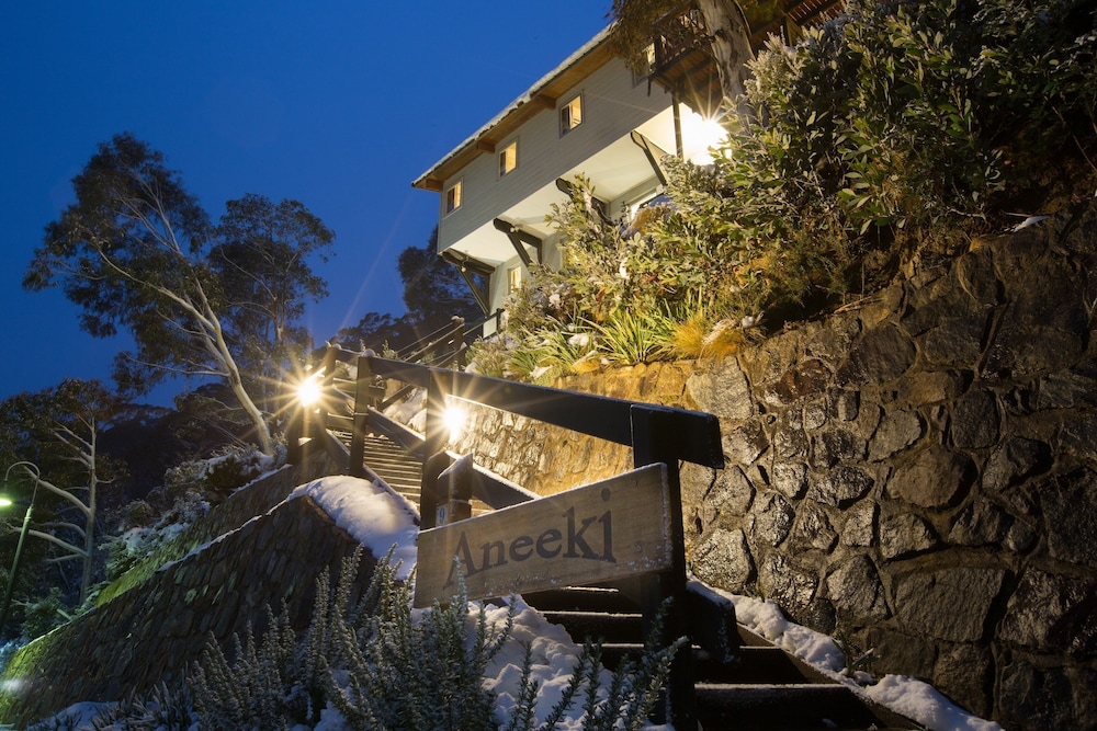 Aneeki Ski Lodge 46/51