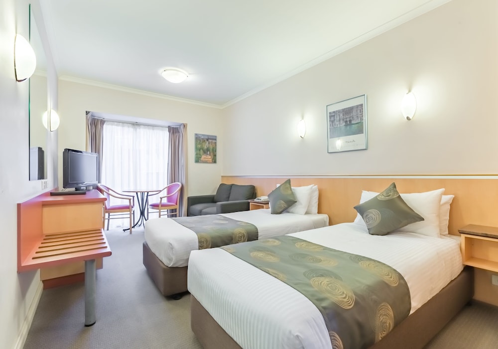 The Waverley International Hotel 4/45