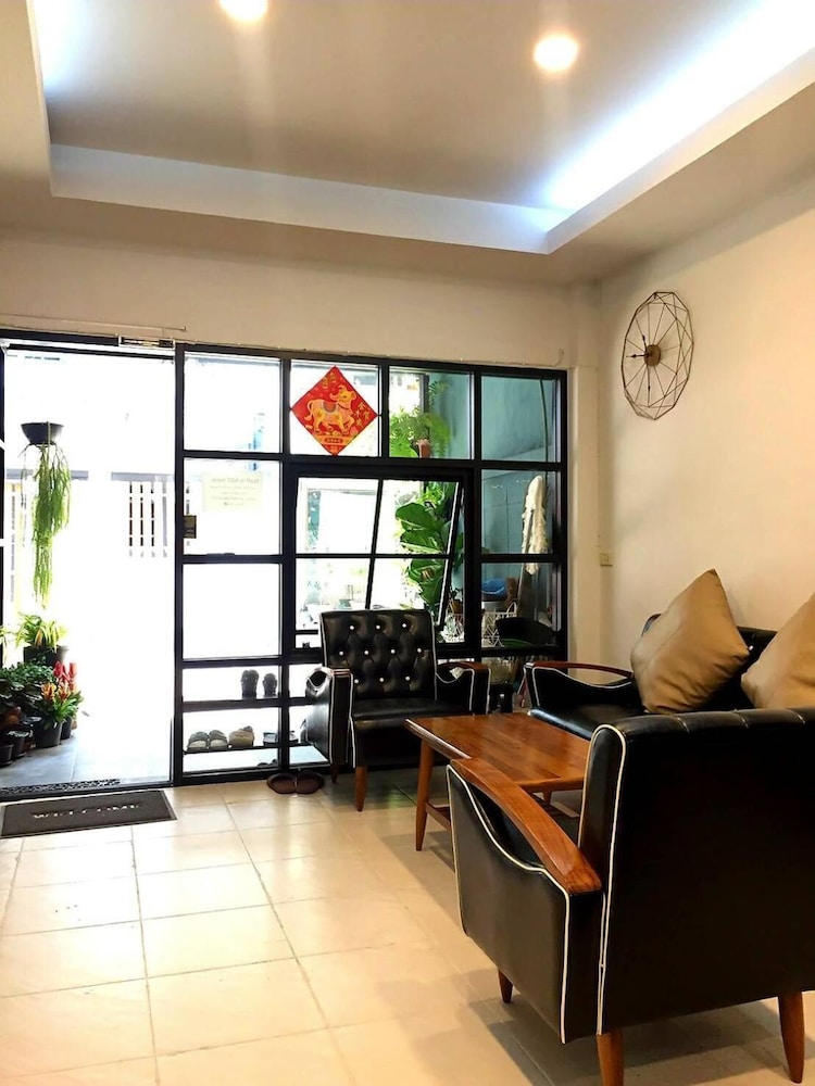 ASOKE MONTRI HOSTEL 42/50