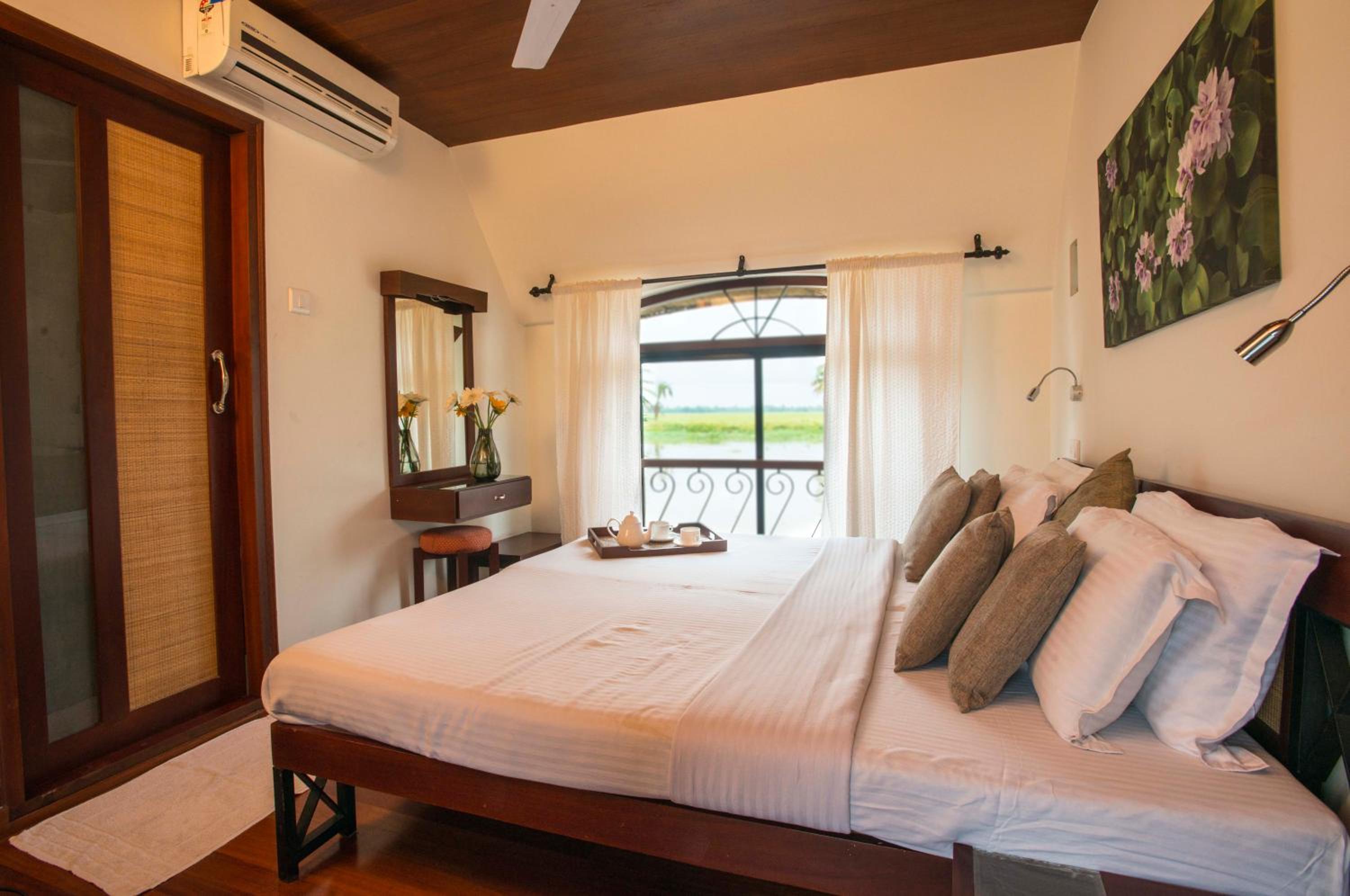 2 Bedrooms, House