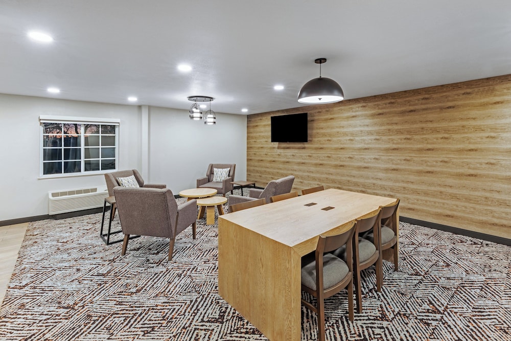 Candlewood Suites Topeka 42/49