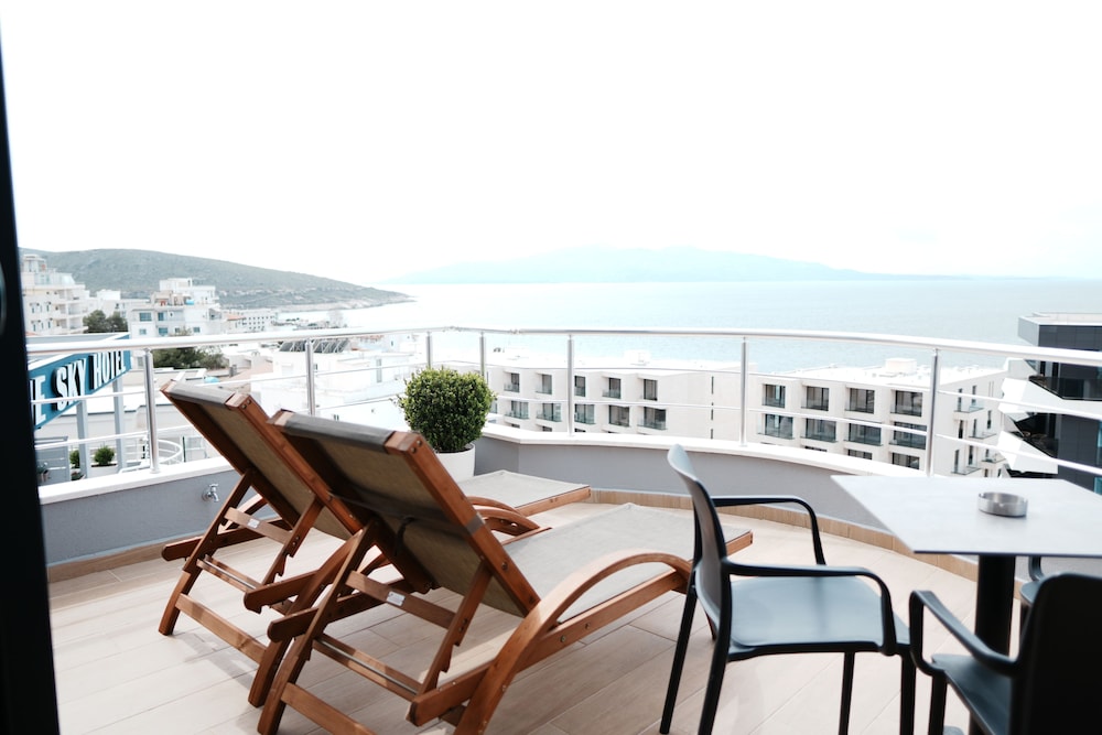 Blue Sky Hotel 42/46