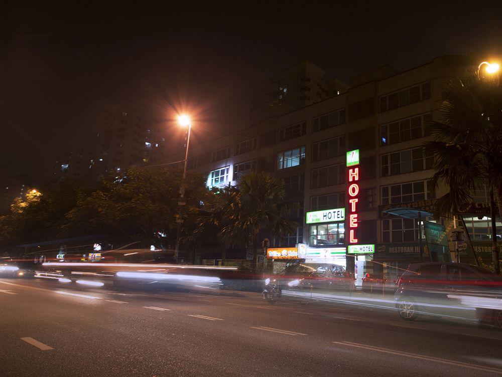 One Avenue Hotel 21/22