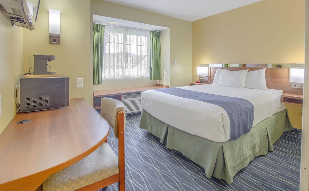 Microtel Inn & Suites by Wyndham Gulf Shores 16/64