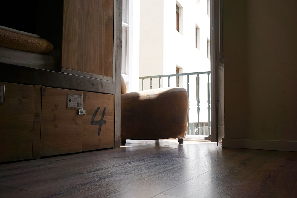 Black Swan Hostel Sevilla 3/62