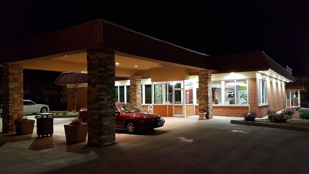 Red Lion Hotel La Junta 3/63