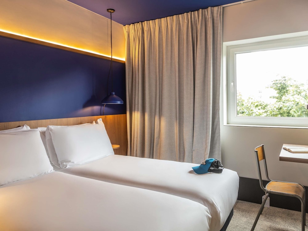 POP, TWIN BEDS