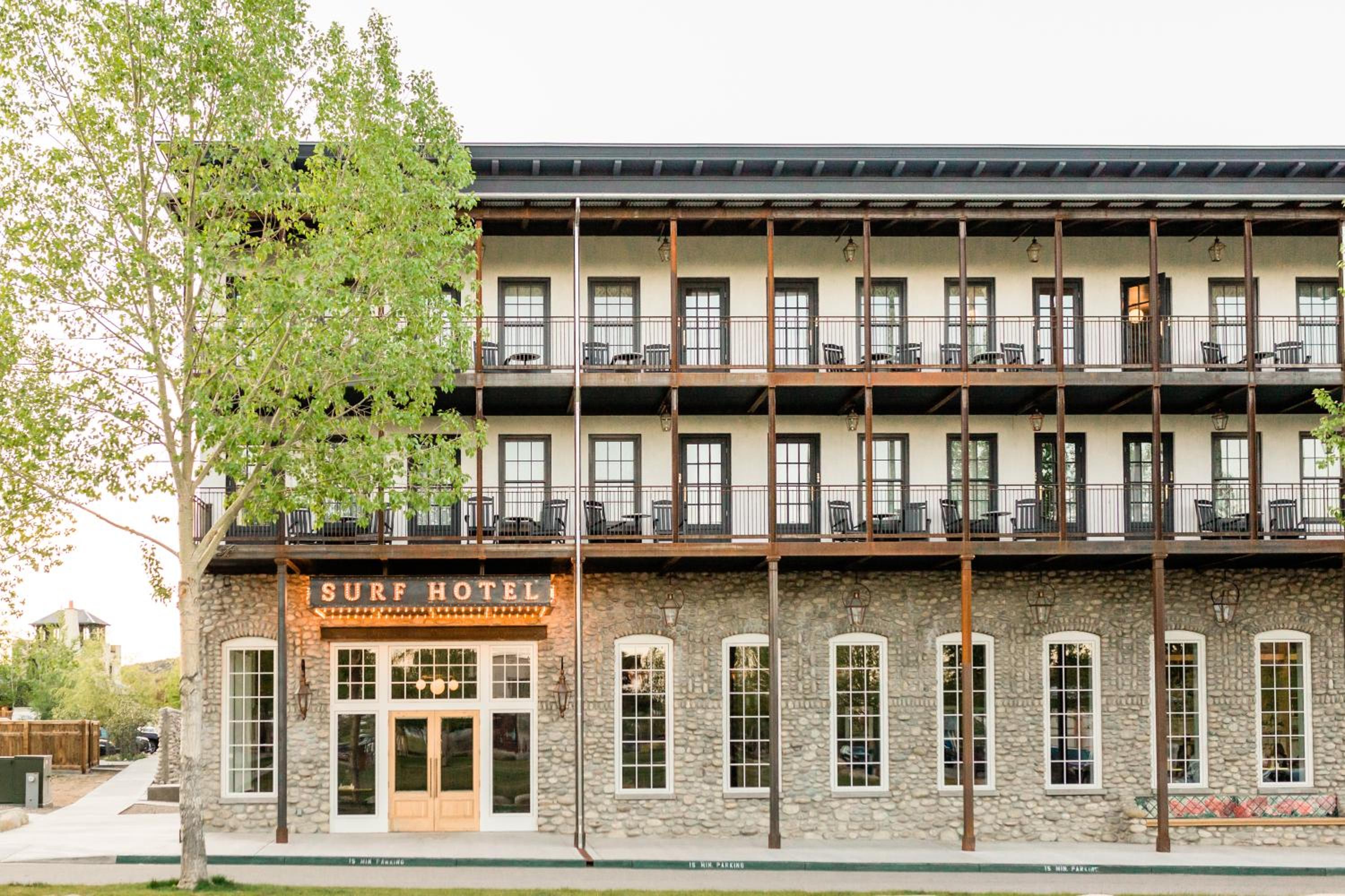 Surf Hotel & Chateau 2/50