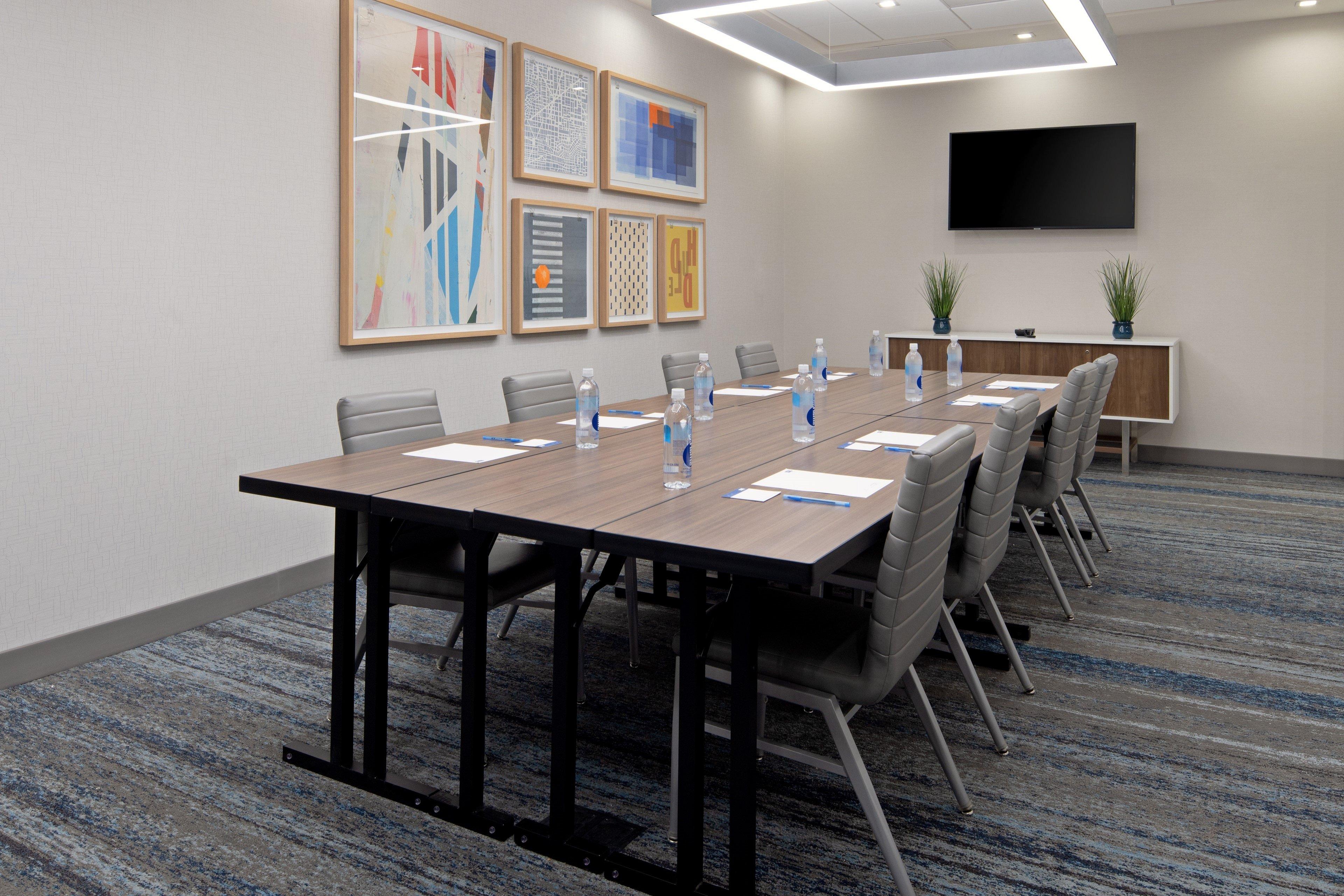 Holiday Inn Express and Suites Valencia 32/50