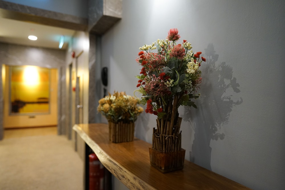 Hotel 17 10/65