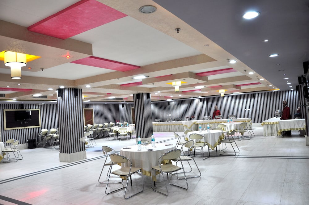 SUN HOTEL AGRA 38/50