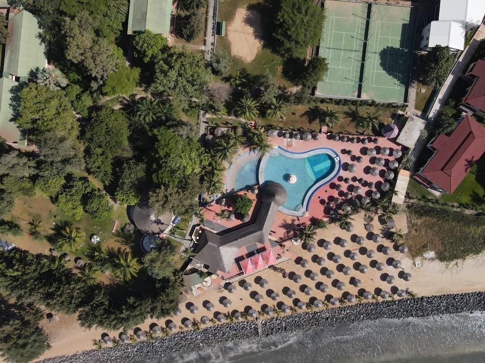 Senegambia Beach Hotel 37/73