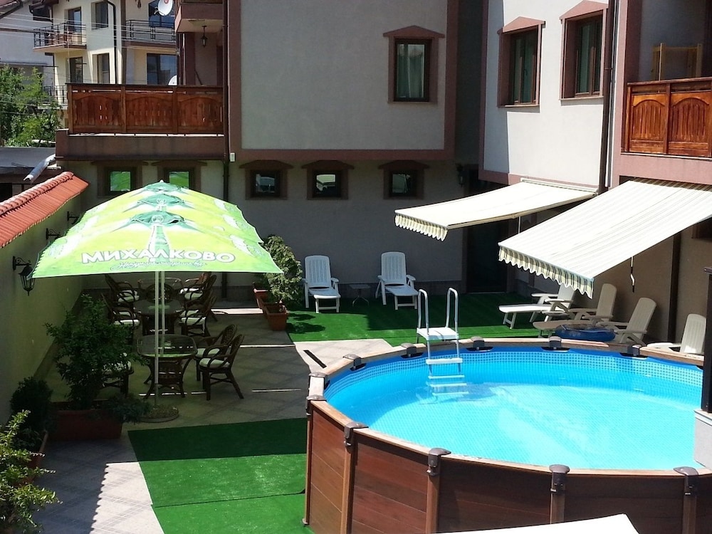 Martin Hotel 44/45