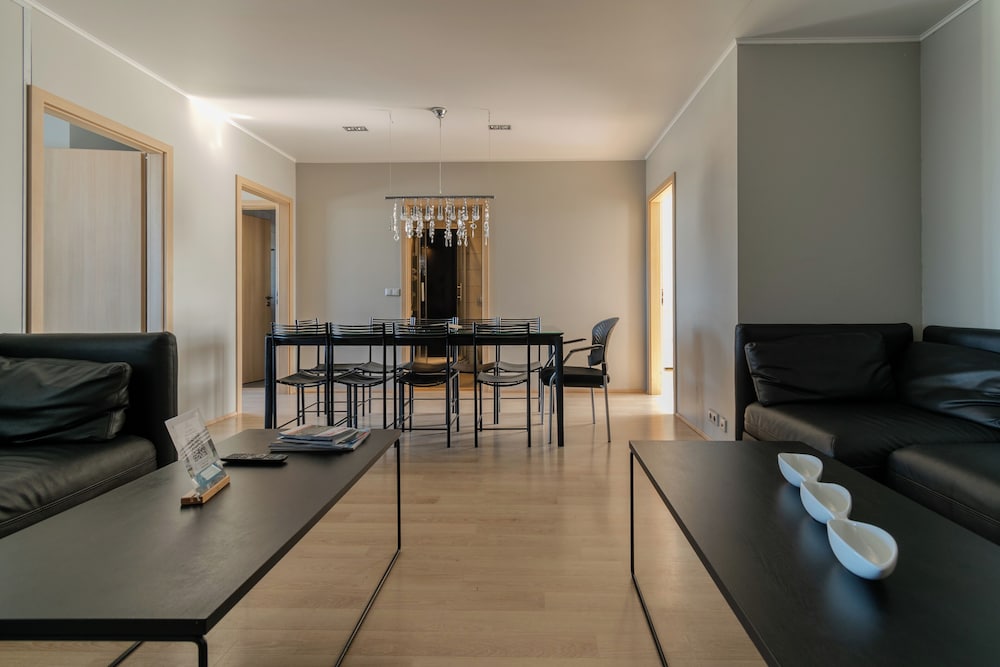 Mani Apartments 45/50