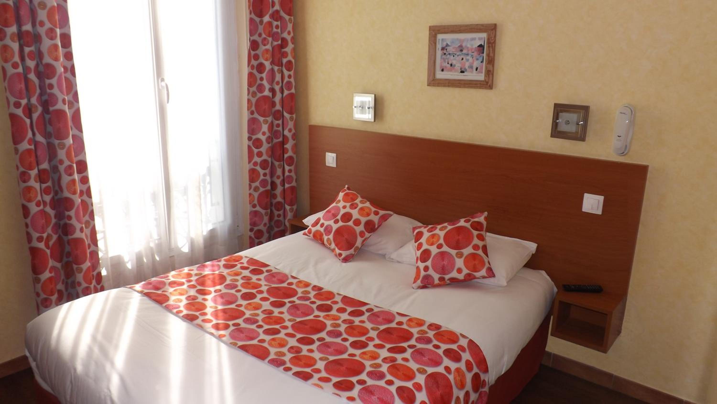 HOTEL DE LA PLACE DES ALPES 13/35