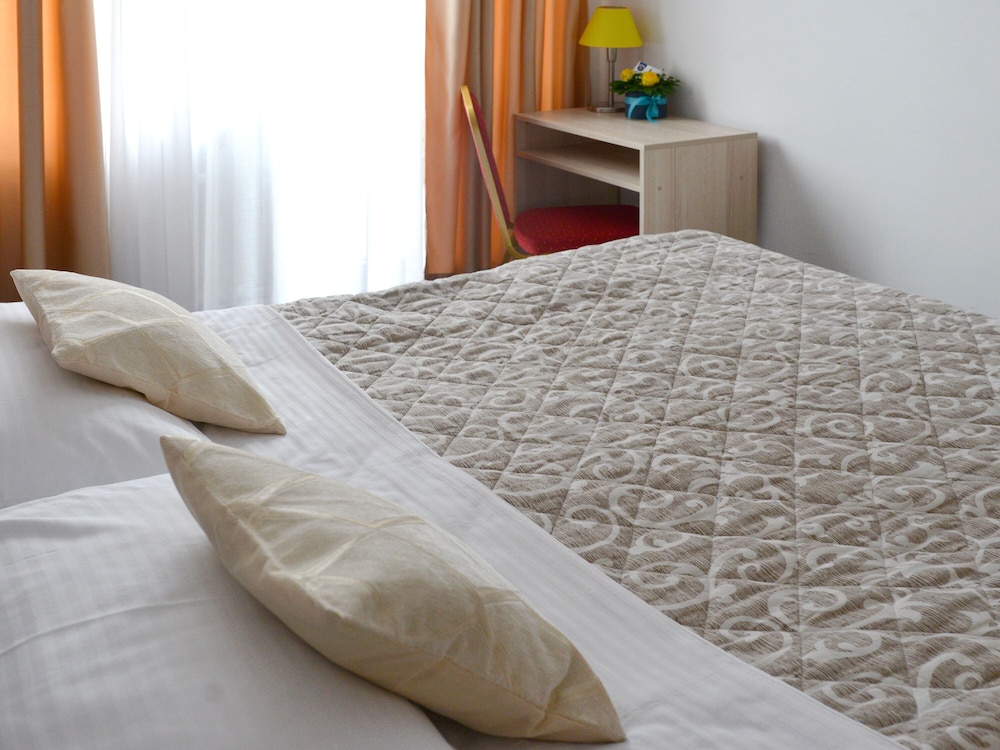 Slavija Hotel 20/32