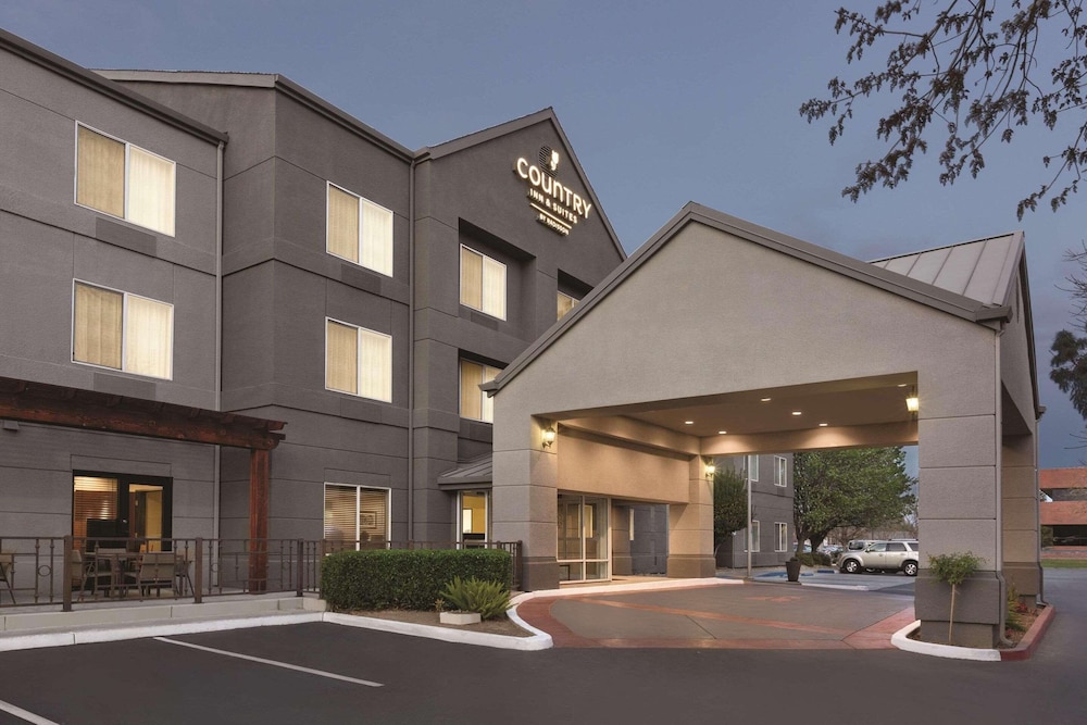 Country Inn & Suites By Radisson Fresno North CA 49/52