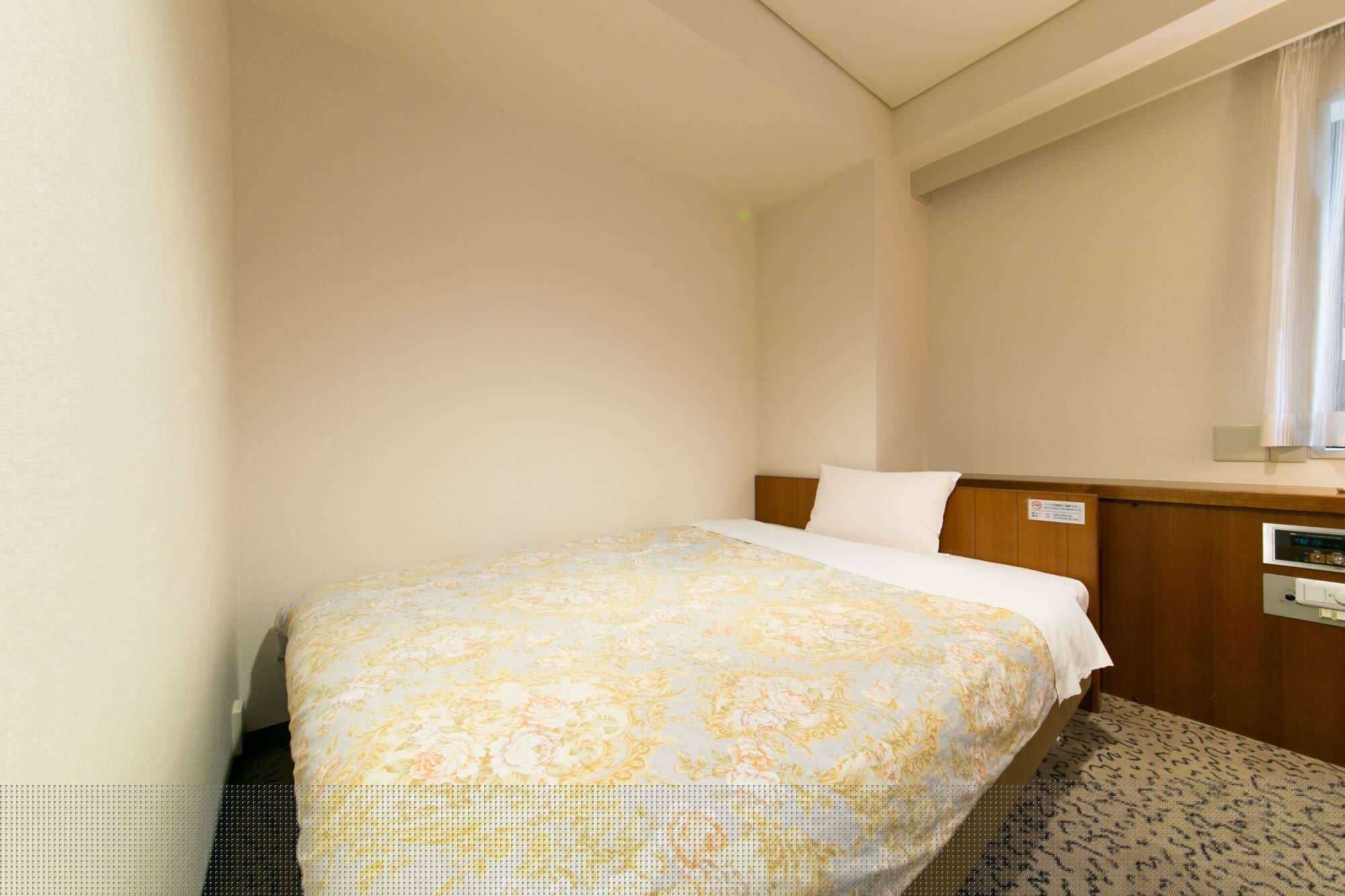 SEMI ROOM, SEMI DOUBLE BED