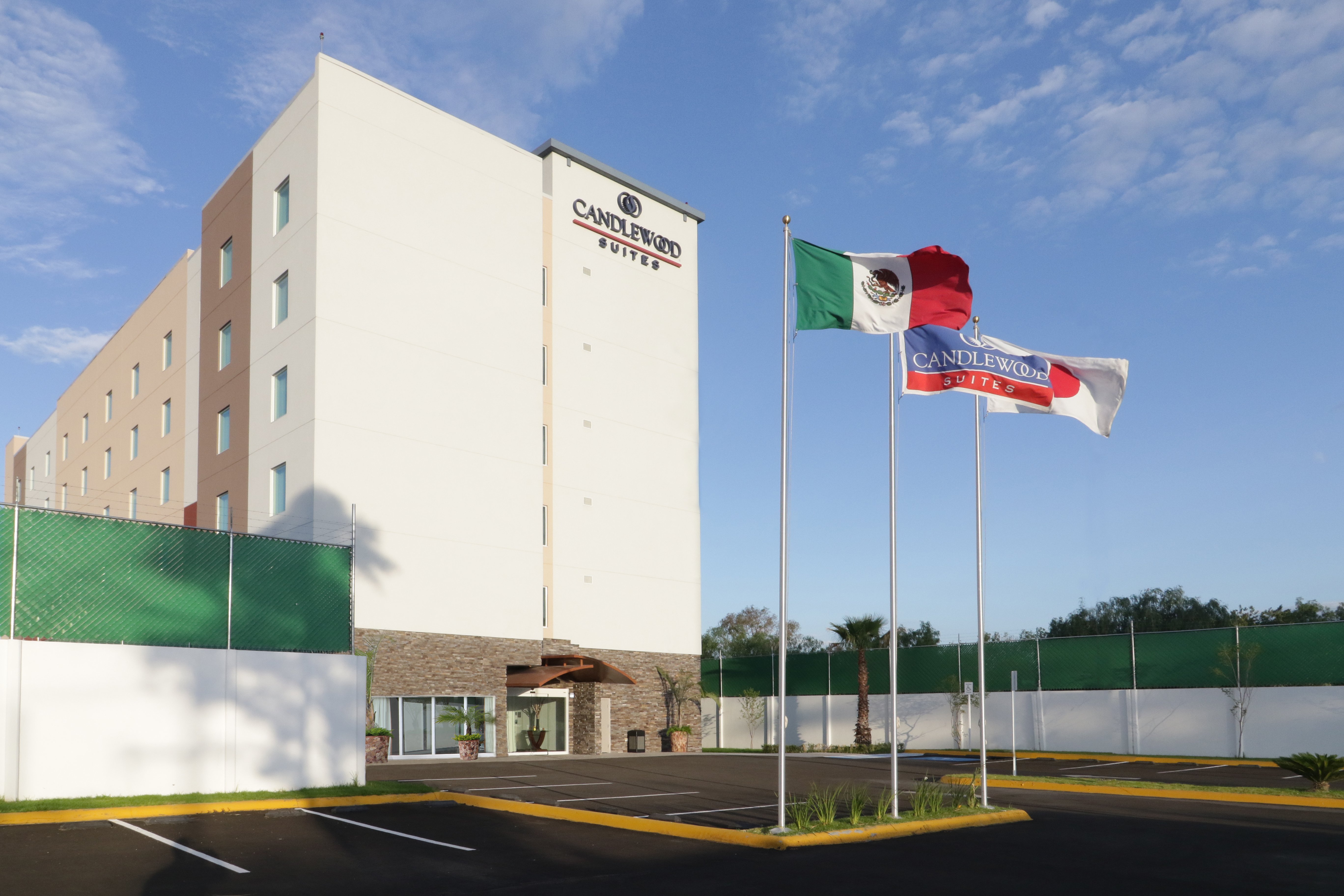 CANDLEWOOD SUITES CELAYA 3/75