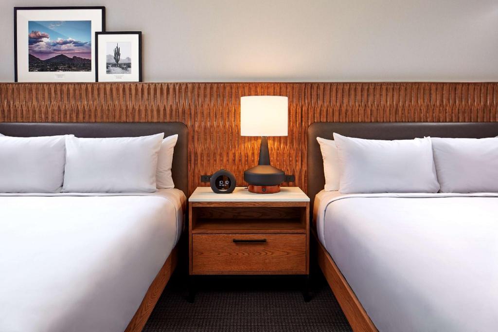 PURE, VANTAGE, 2 QUEEN BEDS, ACCESSIBLE