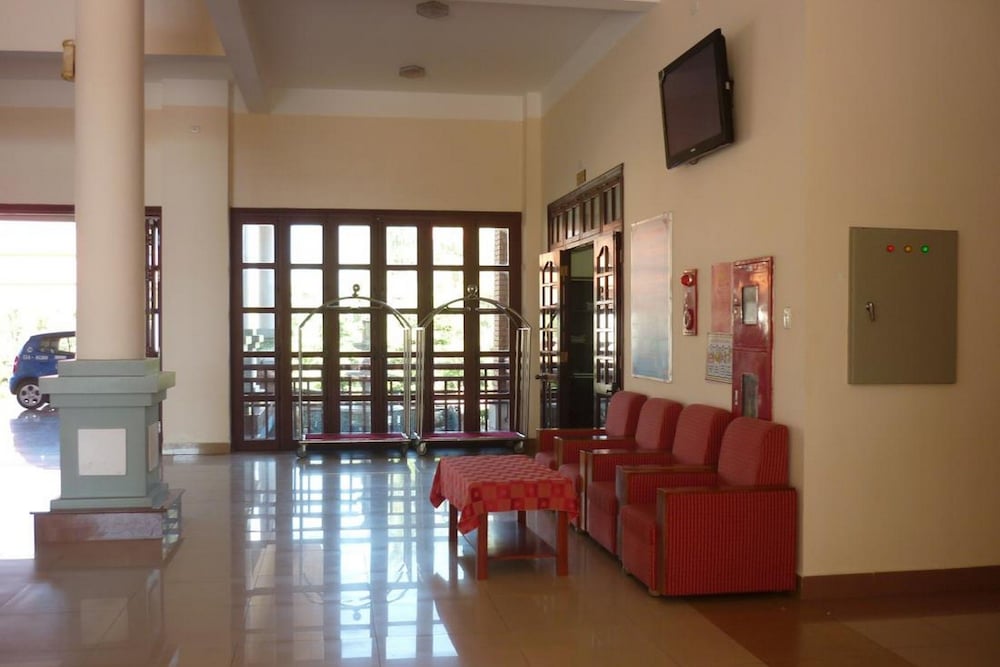 Lang Co Beach Resort 24/50