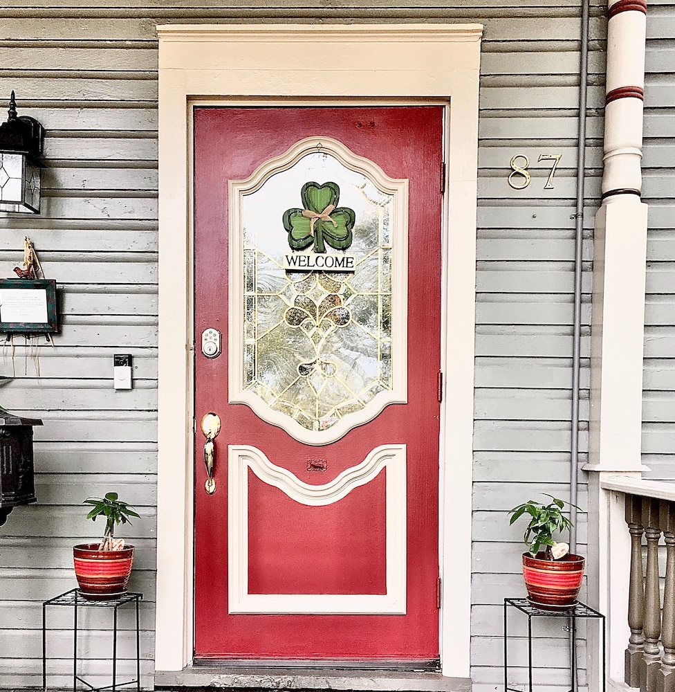 Peace and Plenty Inn B&B 9/71