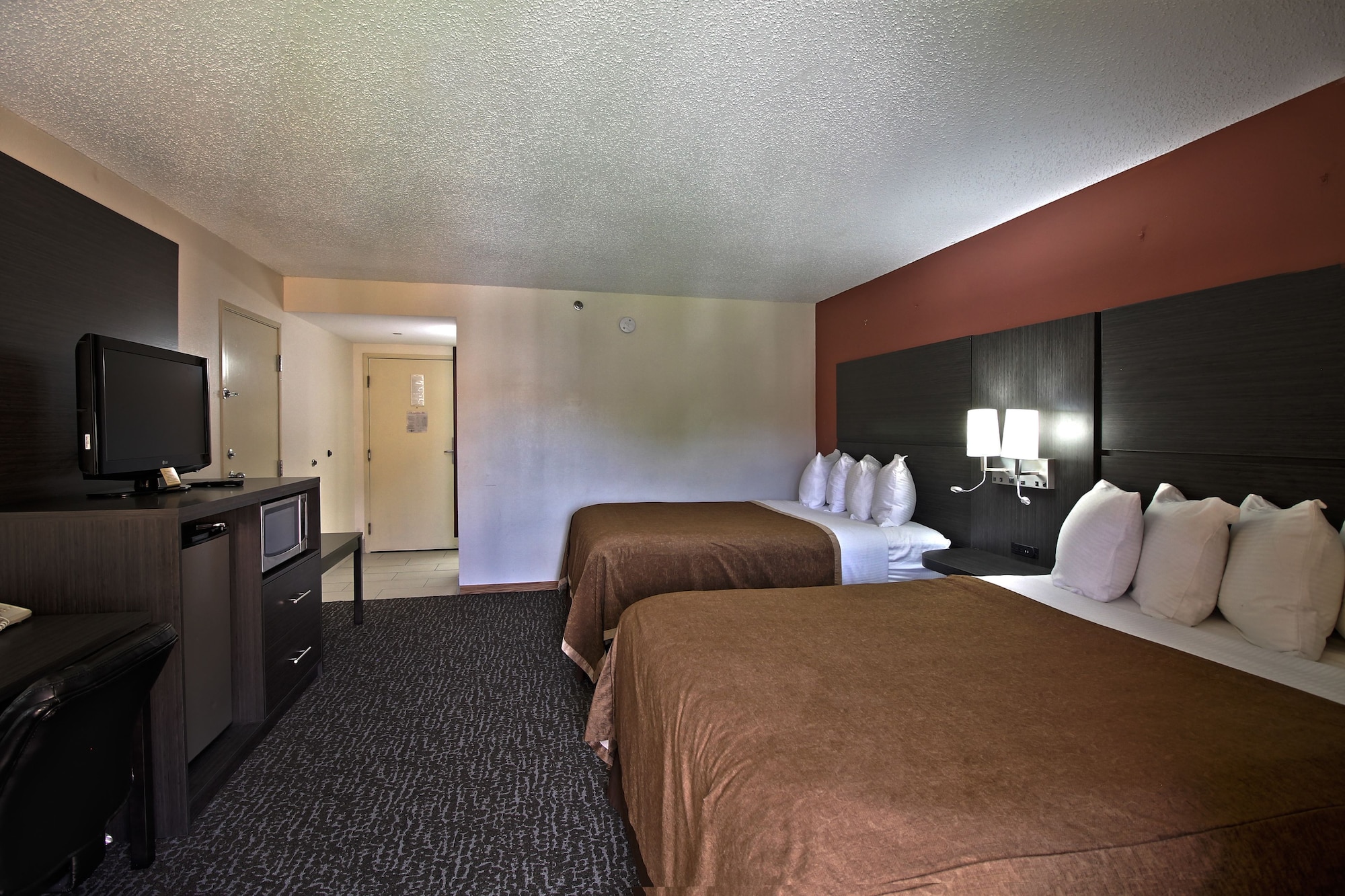 Premium, 2 Queen Beds, Courtyard View, Chicago Club Inn & Suites 3/10