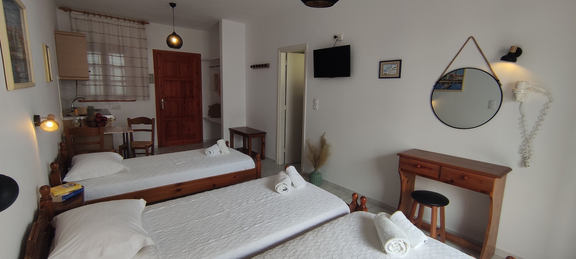 1 BEDROOM, STANDARD, TRIPLE