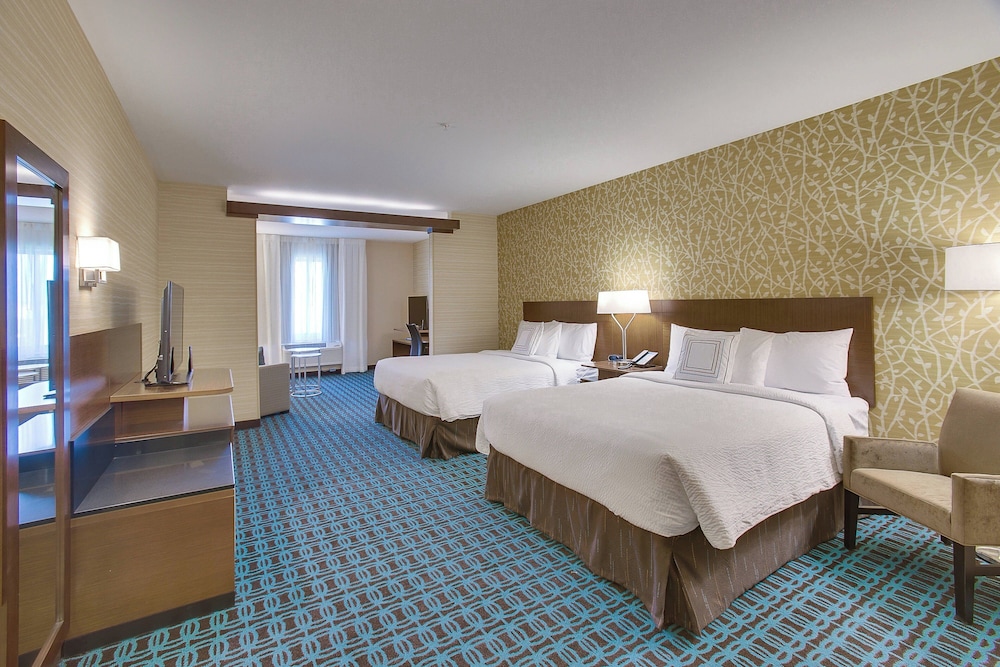 suite, multiple beds