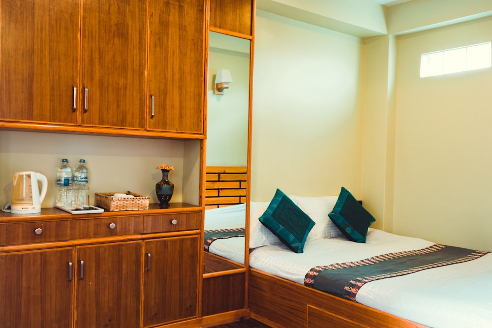DELUXE, DOUBLE BED