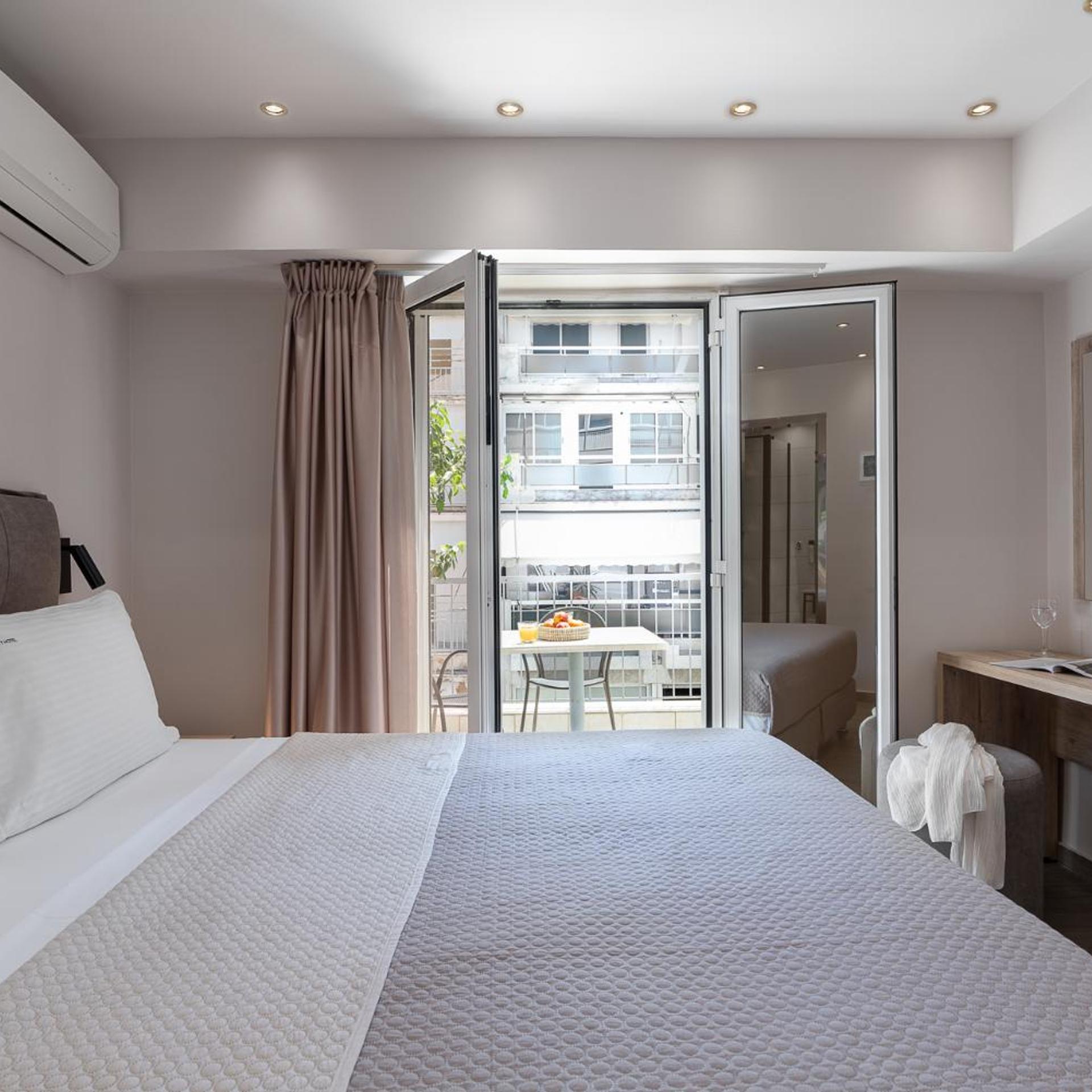 غرفة بسرير مزدوج أو سريرين منفصلين بشرفة، Piraeus City Hotel 7/10