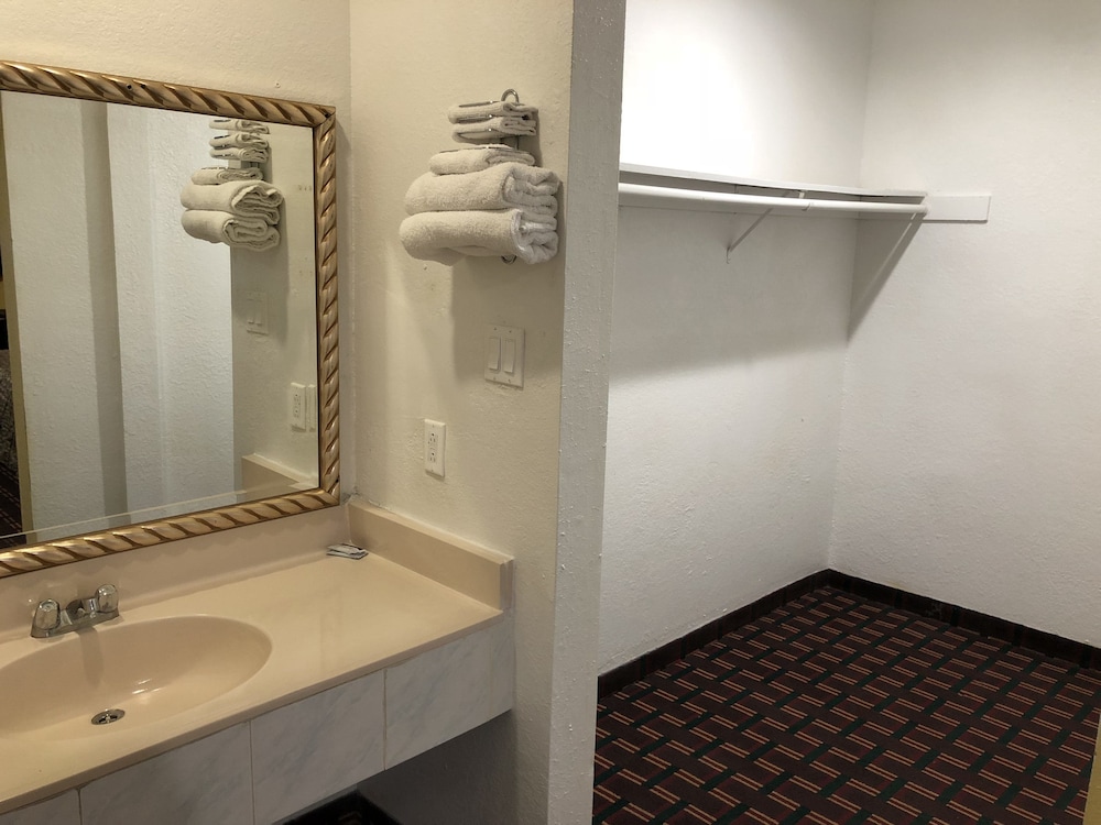 Los Angeles Inn & Suites - Lax 46/58
