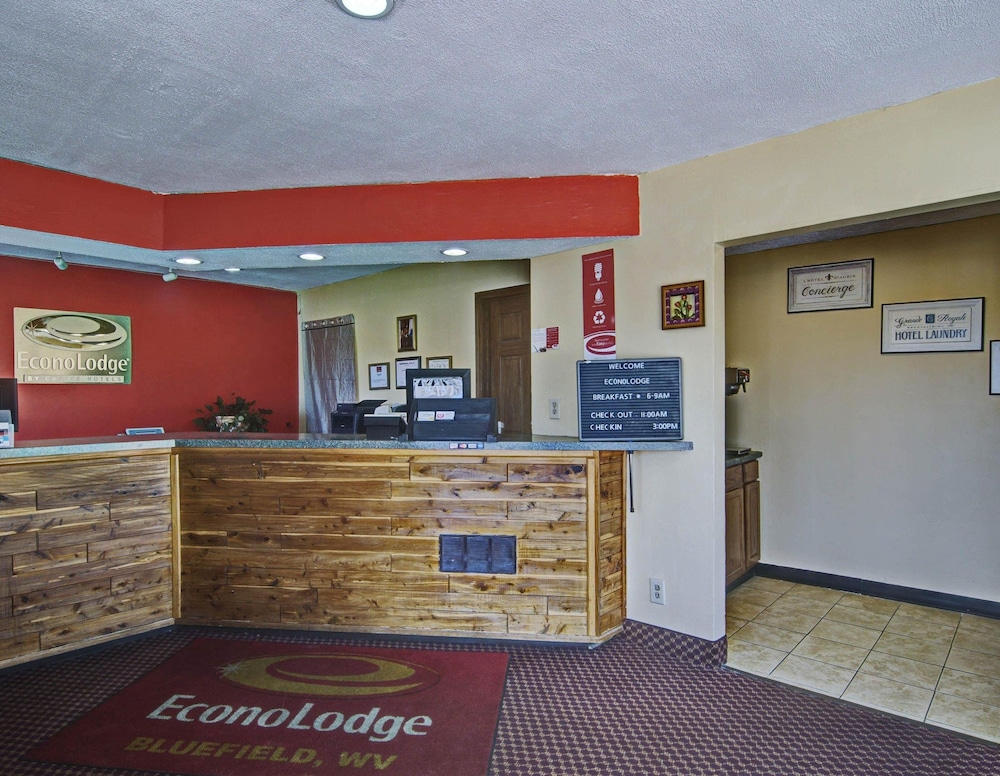 Econo Lodge Near Bluefield College 7/25