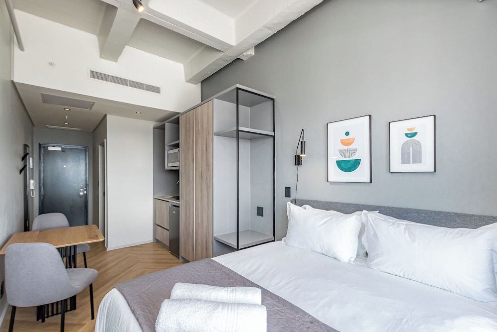 One Thibault Residence 13/48