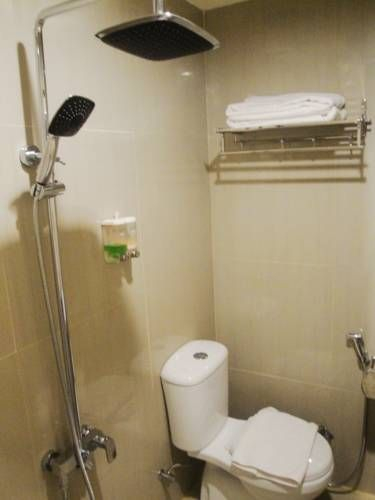 غرفة ديلوكس بسرير مزدوج، D Blitz Hotel Kendari 4/4