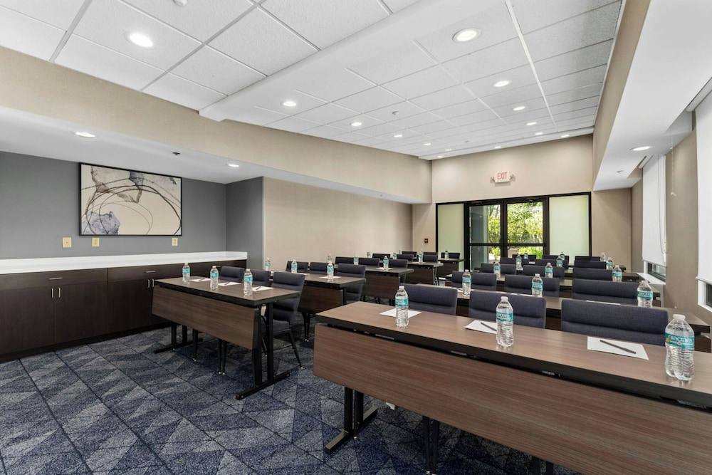Courtyard By Marriott Burlington Williston 58/65
