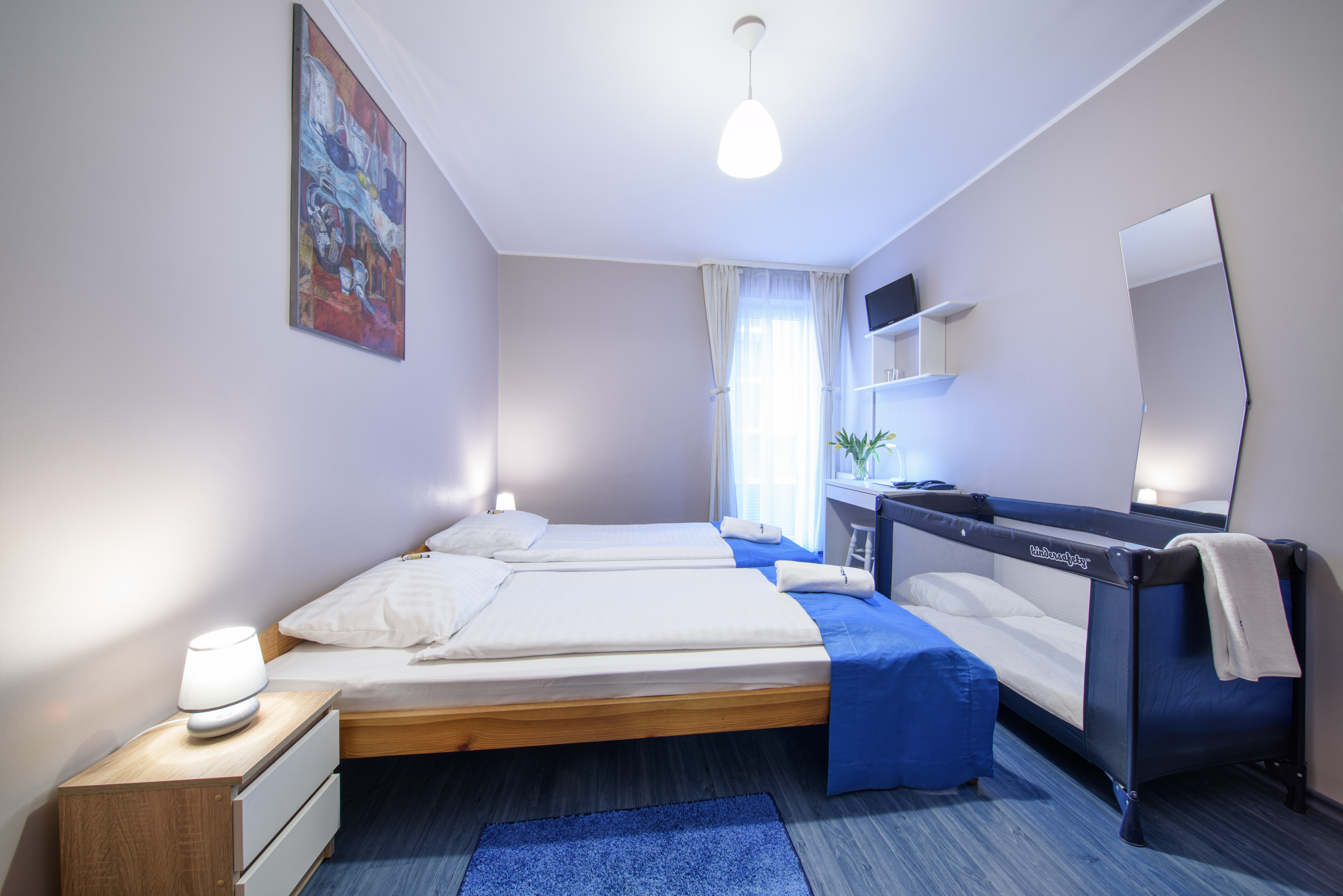 ROOM, DOUBLE BED