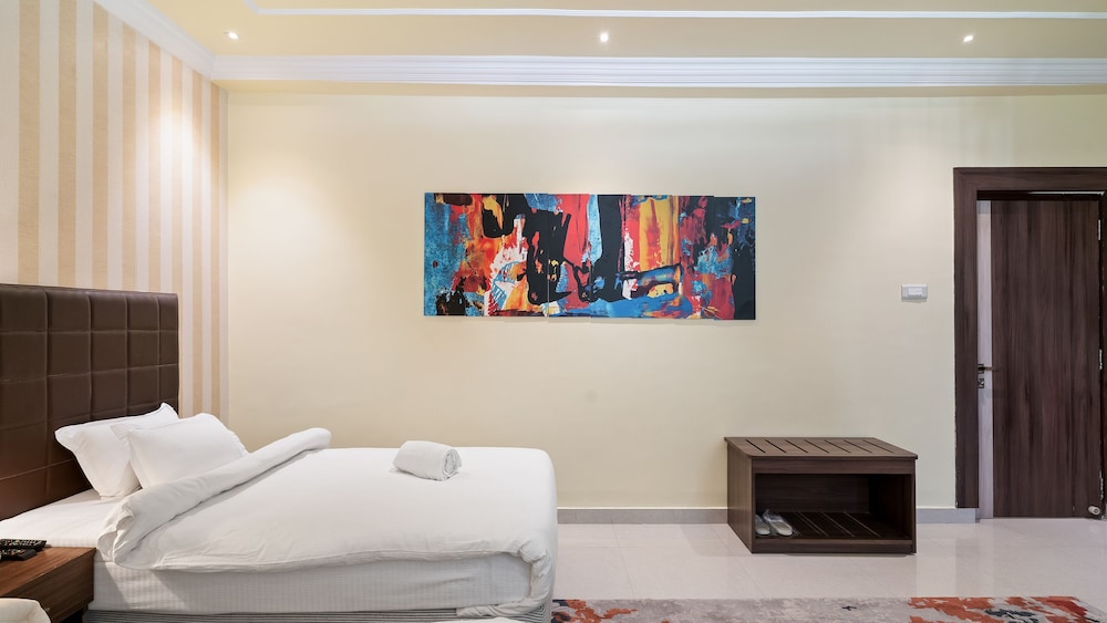 NIRANJANA HOTEL 18/50