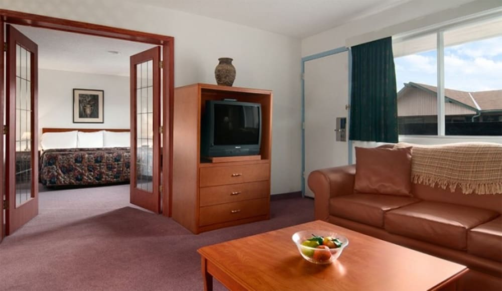 Superlodge Canada Lethbridge 22/31