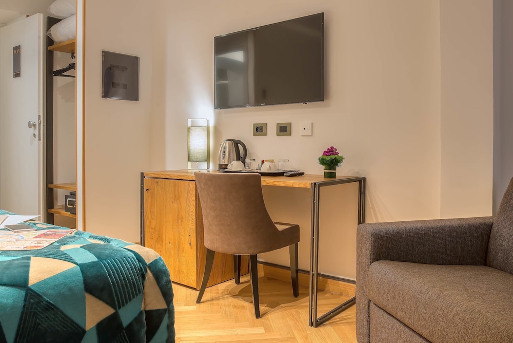 Navona Essence Hotel 58/67