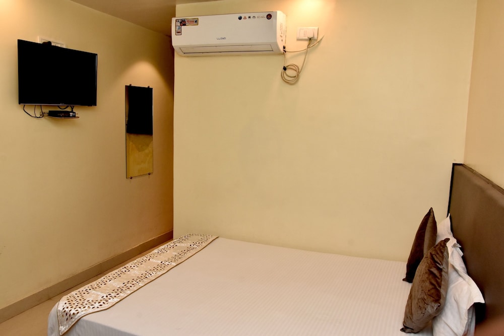 Oyo 9193 Hotel Maple 18/20