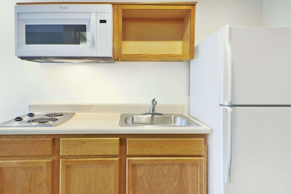 WoodSpring Suites St. Louis St. Charles 32/37