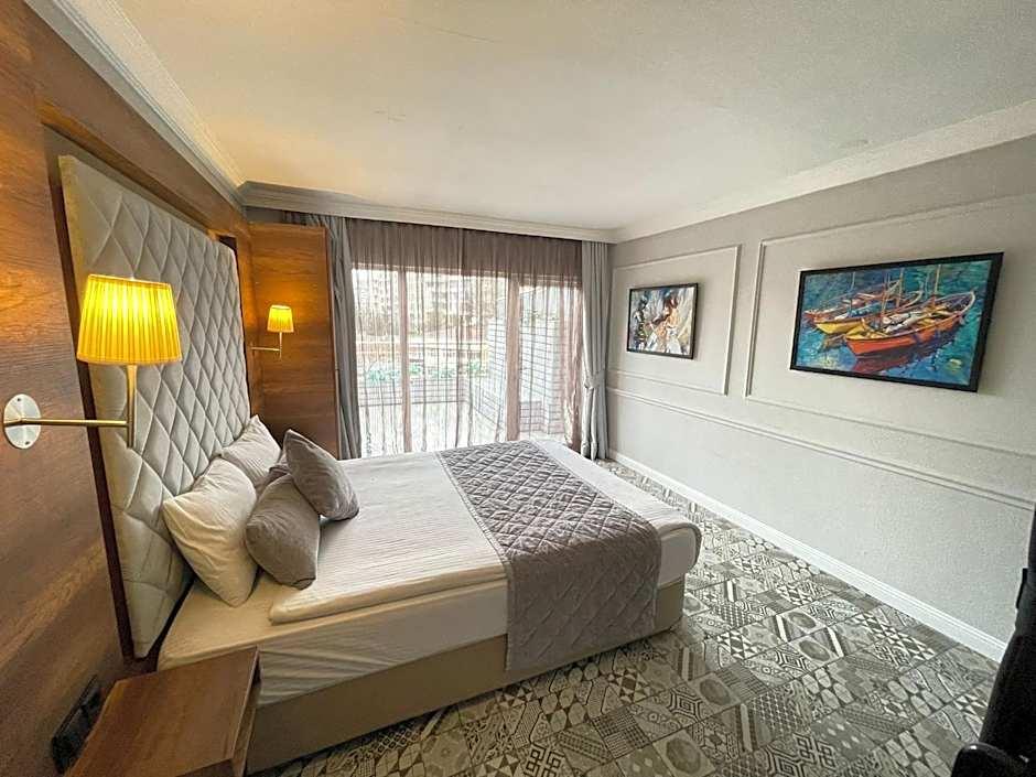 Double Bond House Spa 2/16