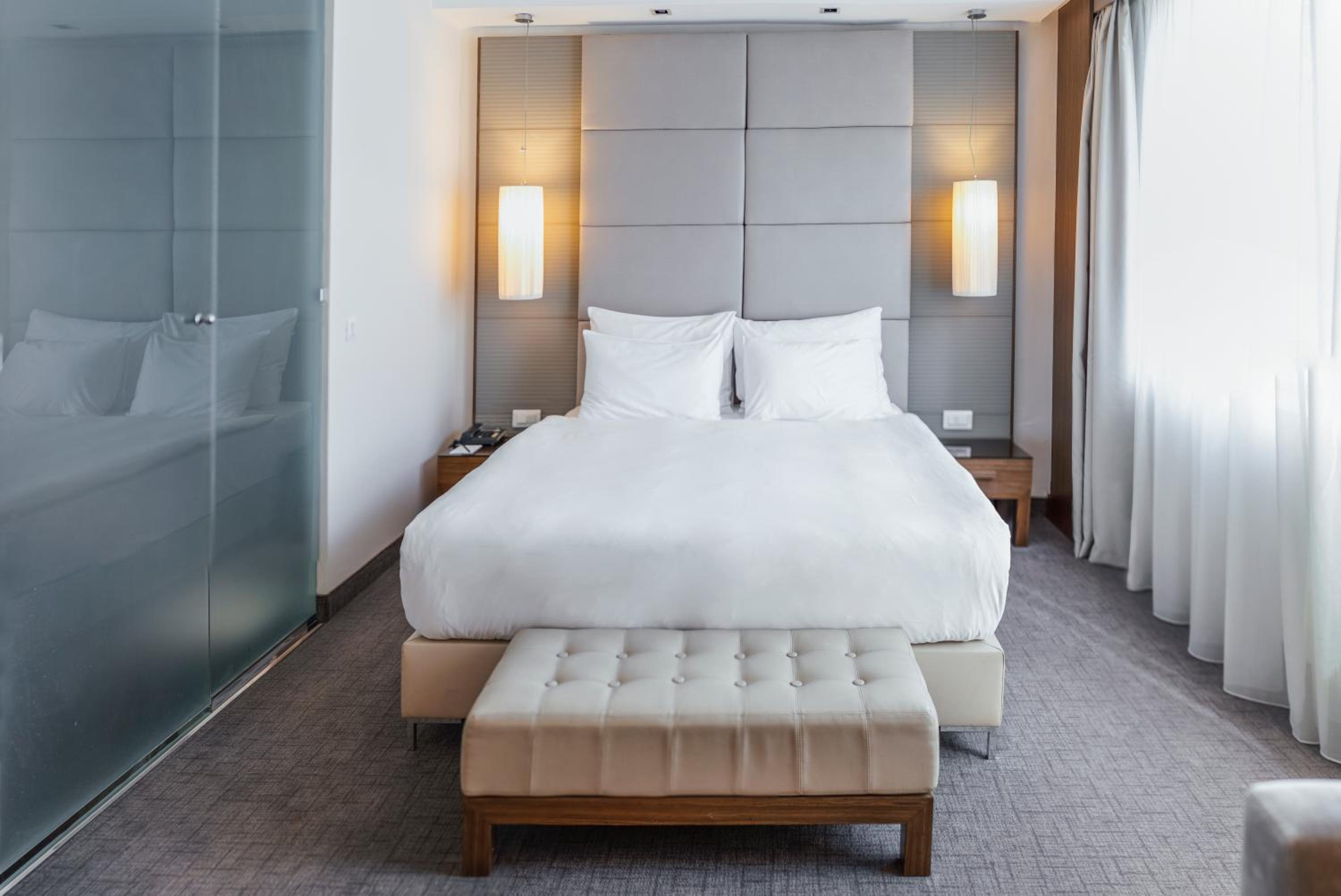 Historical, Premium, Queen Bed, City View