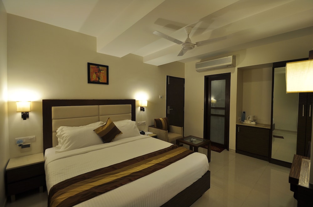 EXECUTIVE, QUEEN BED, ACCESSIBLE