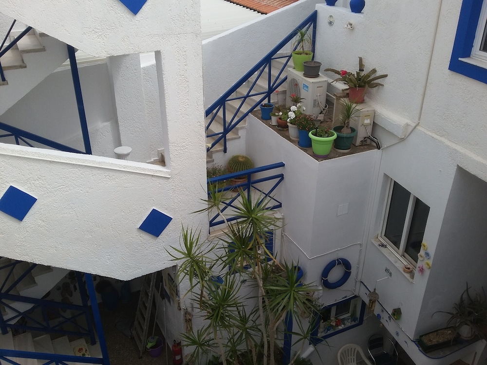 Psaras Apartments 11/70
