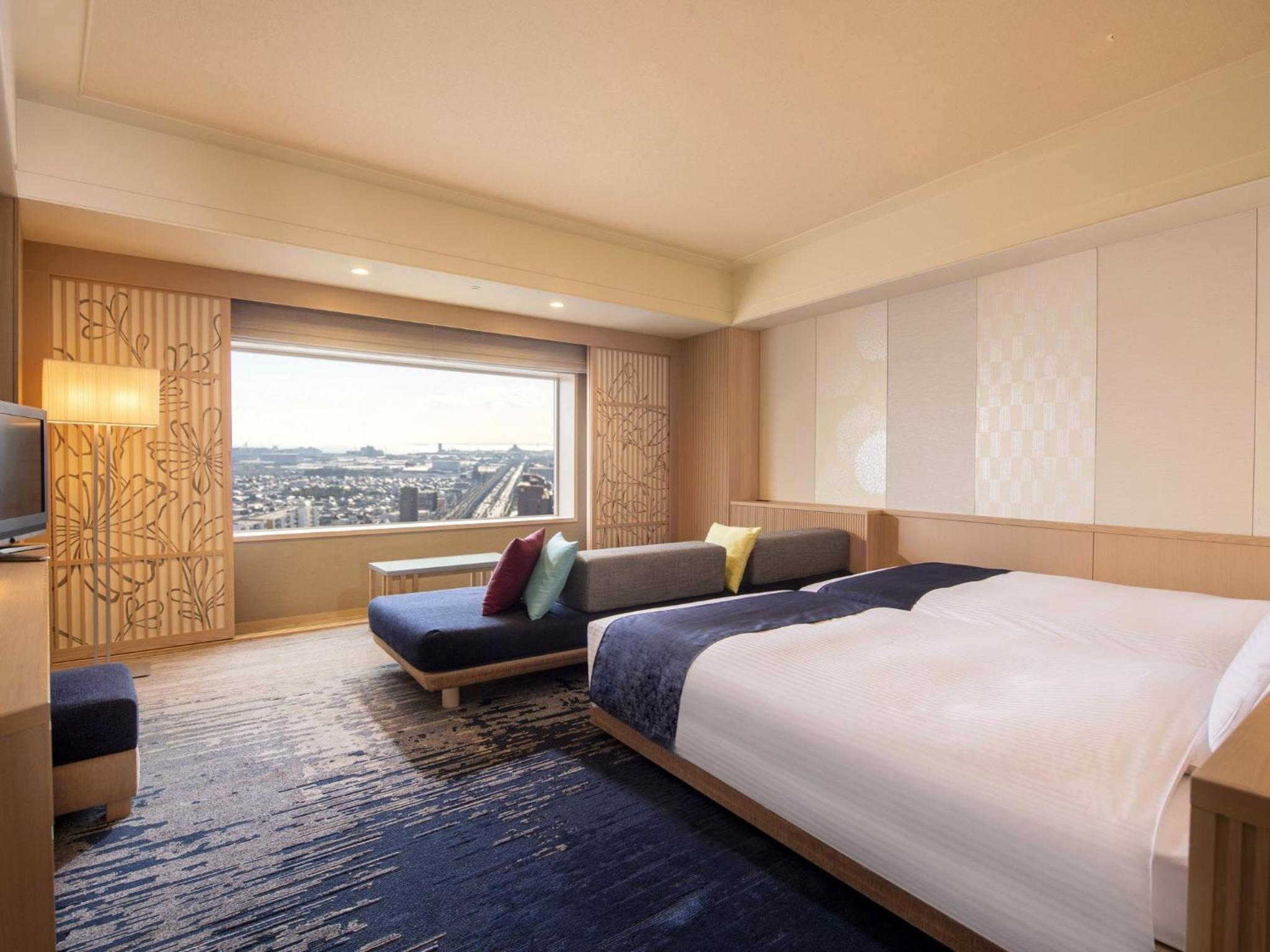 Upper, 4 Beds, with View