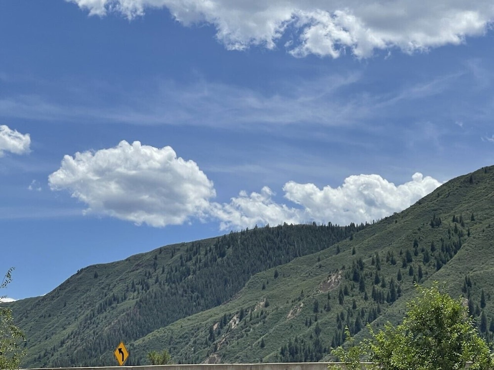 La Quinta Inn & Suites by Wyndham Glenwood Springs 52/56