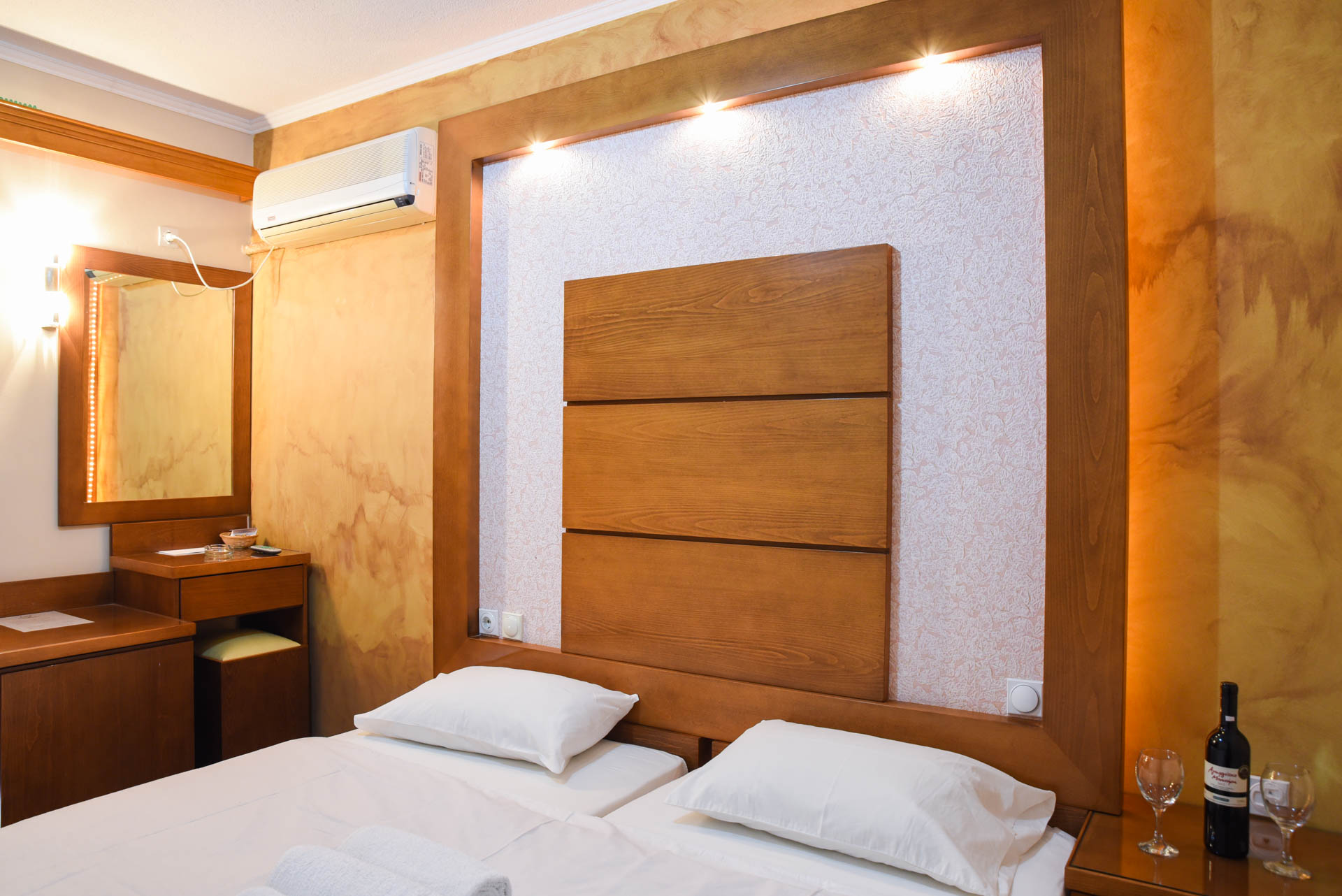 Sacallis Inn Beach Hotel 24/50