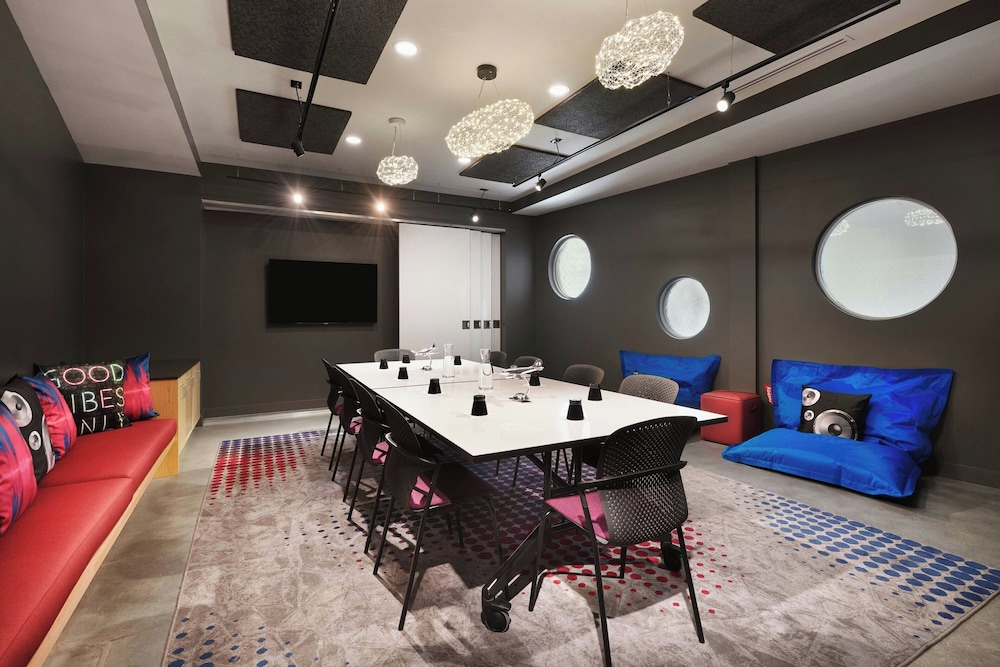 Aloft Atlanta Perimeter Center 30/33